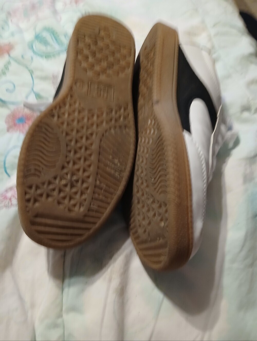 No Boundaries Ladies White Leather Sneakers with Black Side Stripe. Size 9.5 - Picture 9 of 9